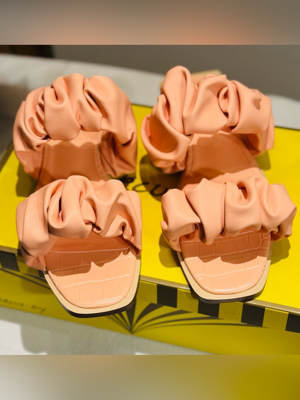 Circus by Sam Edelman Women's Iggy Slide Sandals in the color Malibu Peach. 8NIB